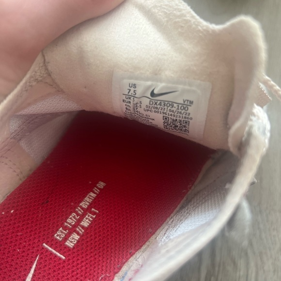 Nike running shoes size 7.5 - Picture 3 of 4